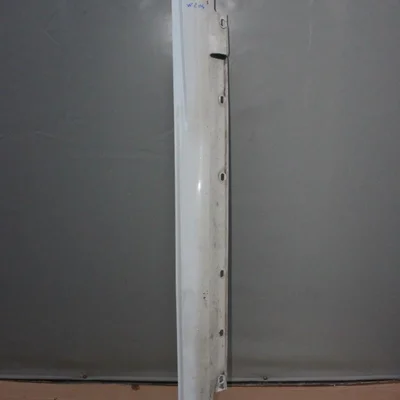 Prag stanga MERCEDES C-CLASS 2007-2015, vedere frontata