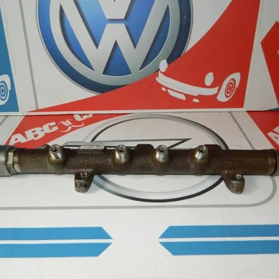 Rampa injectoare AUDI A3 2003-2013 03N130093A, vedere frontata