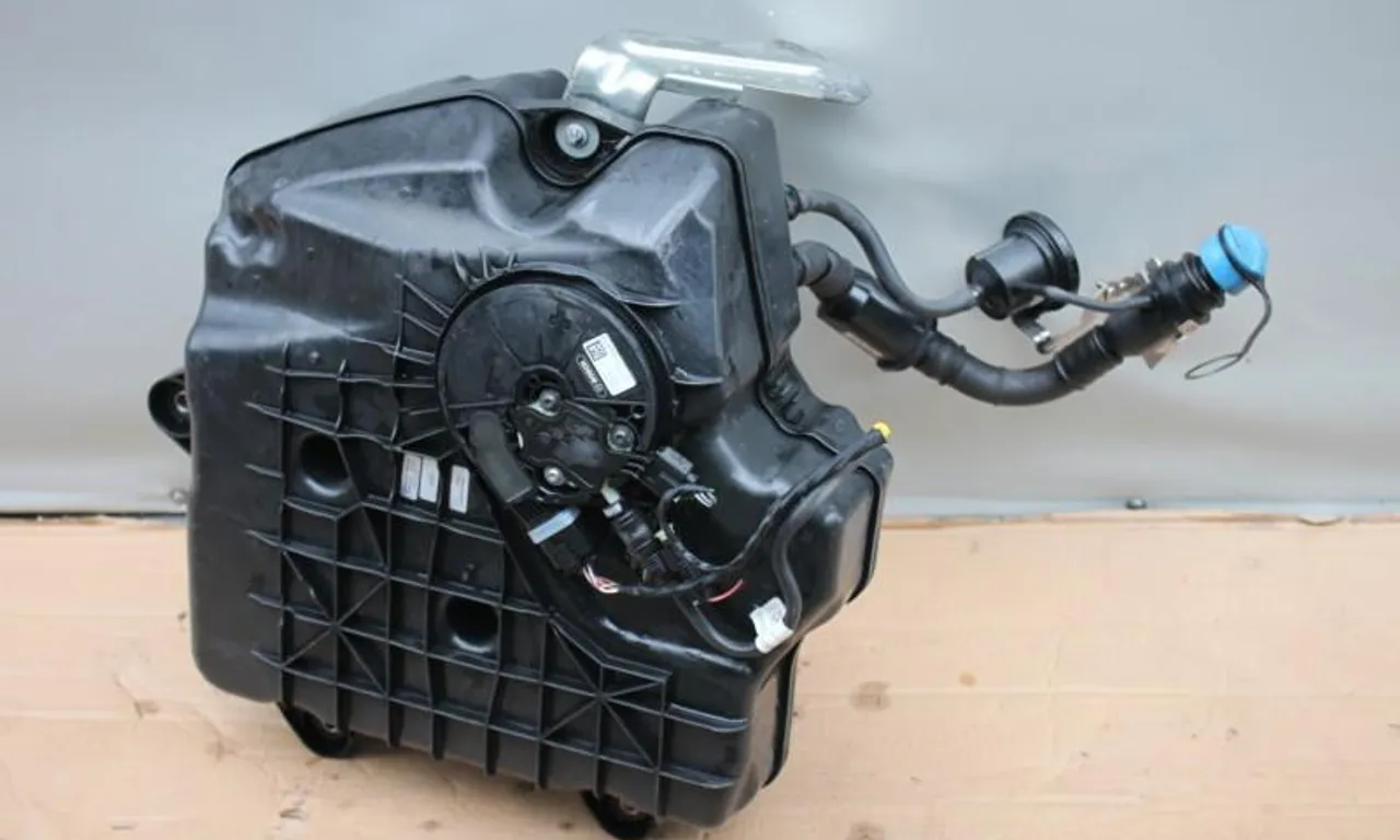 Rezervor AdBlue cu pompa MERCEDES C-CLASS 2013-2023