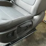 Scaune fata electrice maro inchis din material VOLKSWAGEN PASSAT B7 2010-2014, vedere laterala