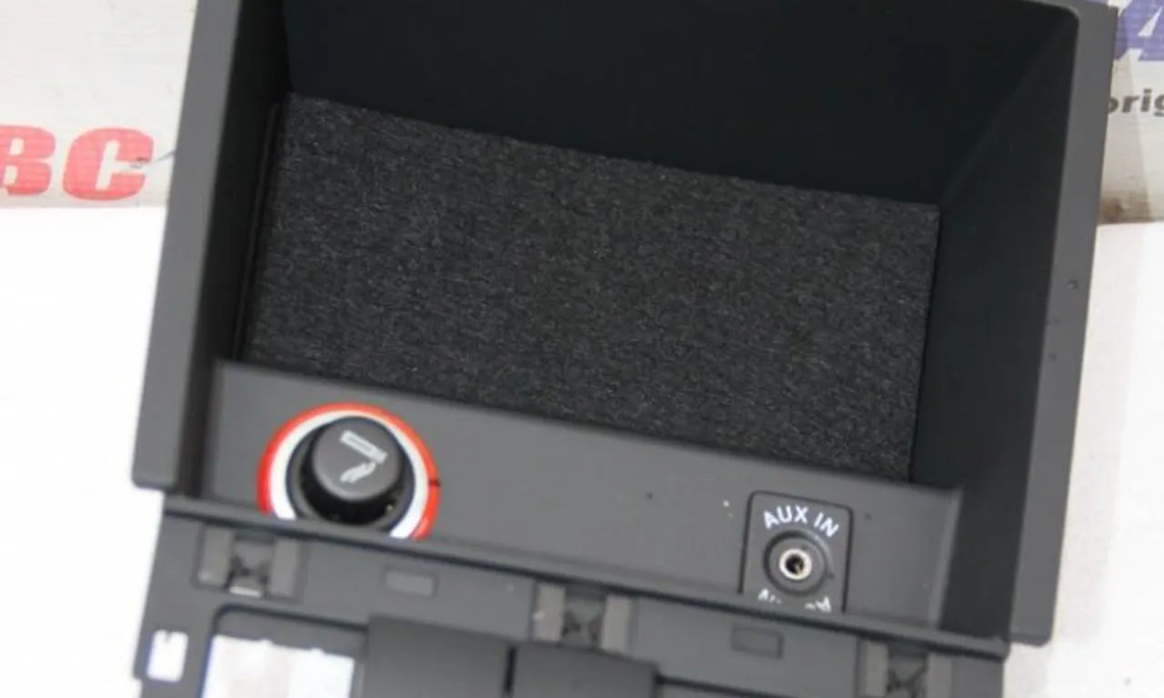 Spatiu depozitare VOLKSWAGEN JETTA VI 2008-2019