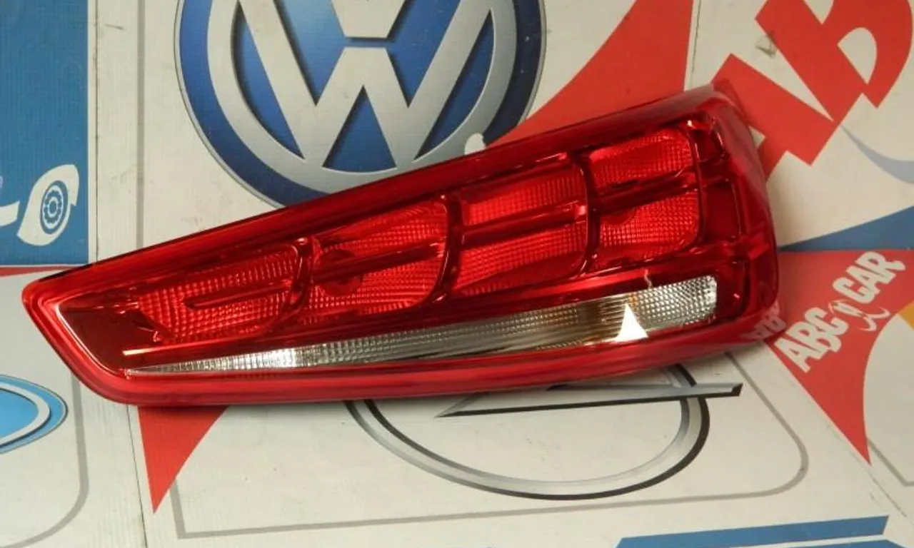 Stop dreapta AUDI Q3 2011-2020