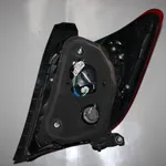 Stop LED aripa stanga TOYOTA YARIS 2013-2026 81551-0D167, vedere laterala