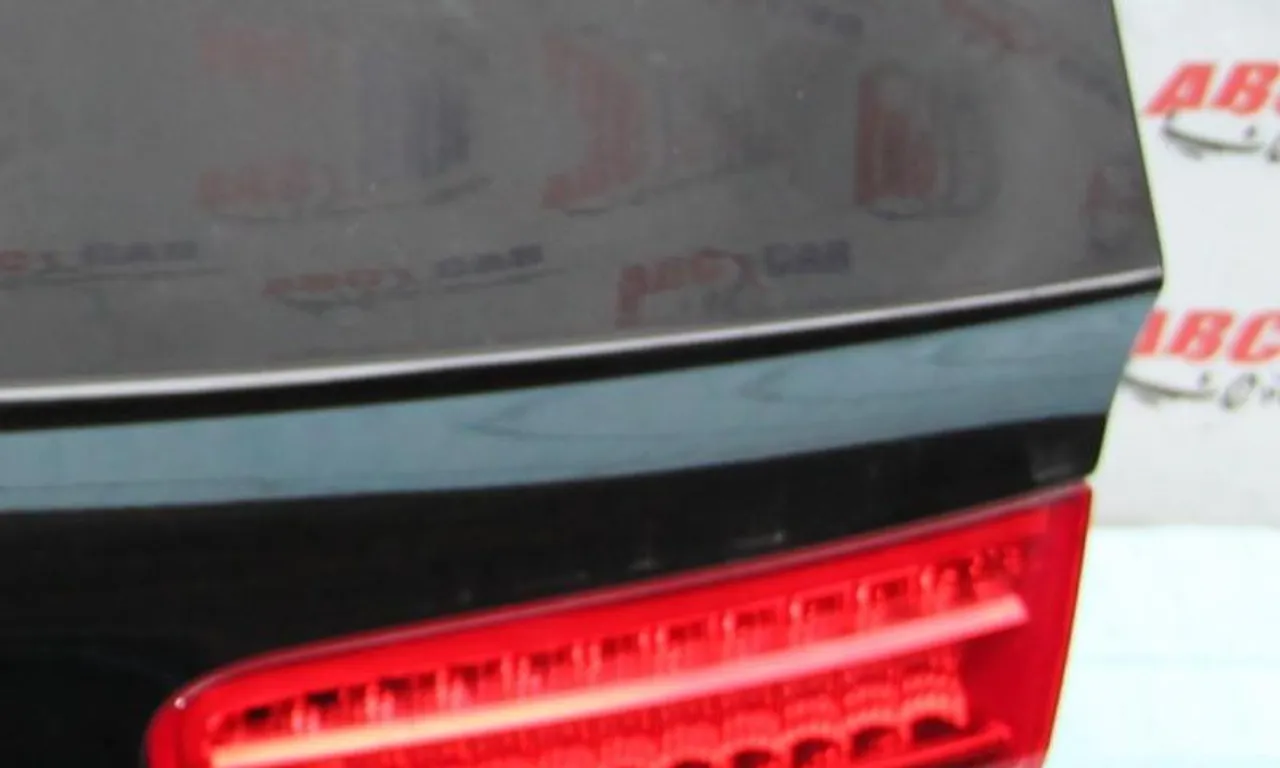 Stop LED dreapta capota AUDI A4 Allroad B8 2009-2017