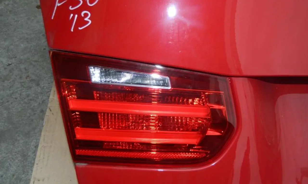 Stop stanga capota BMW 3 2011-2018