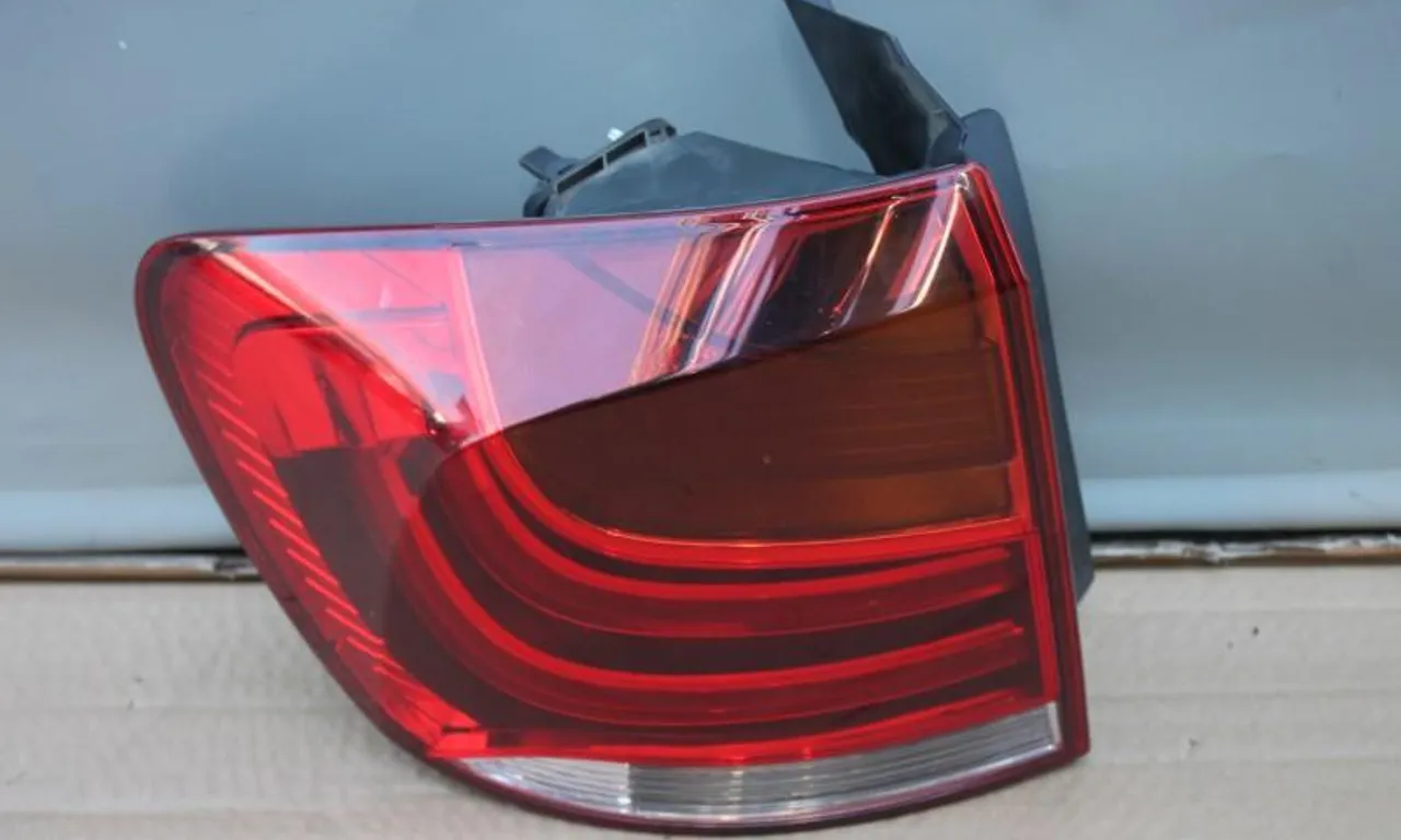 Stop stanga caroserie BMW X1 2009-2015