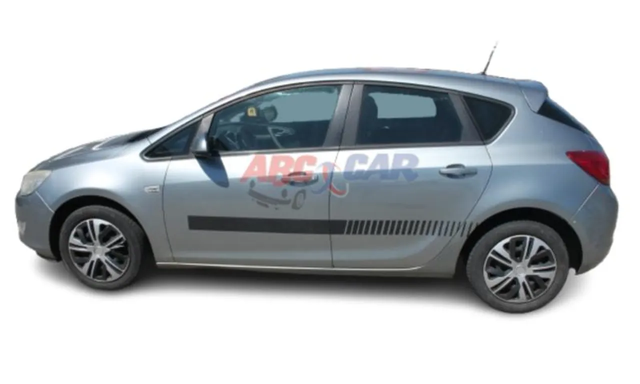 Usa stanga fata OPEL ASTRA J 2009-2015