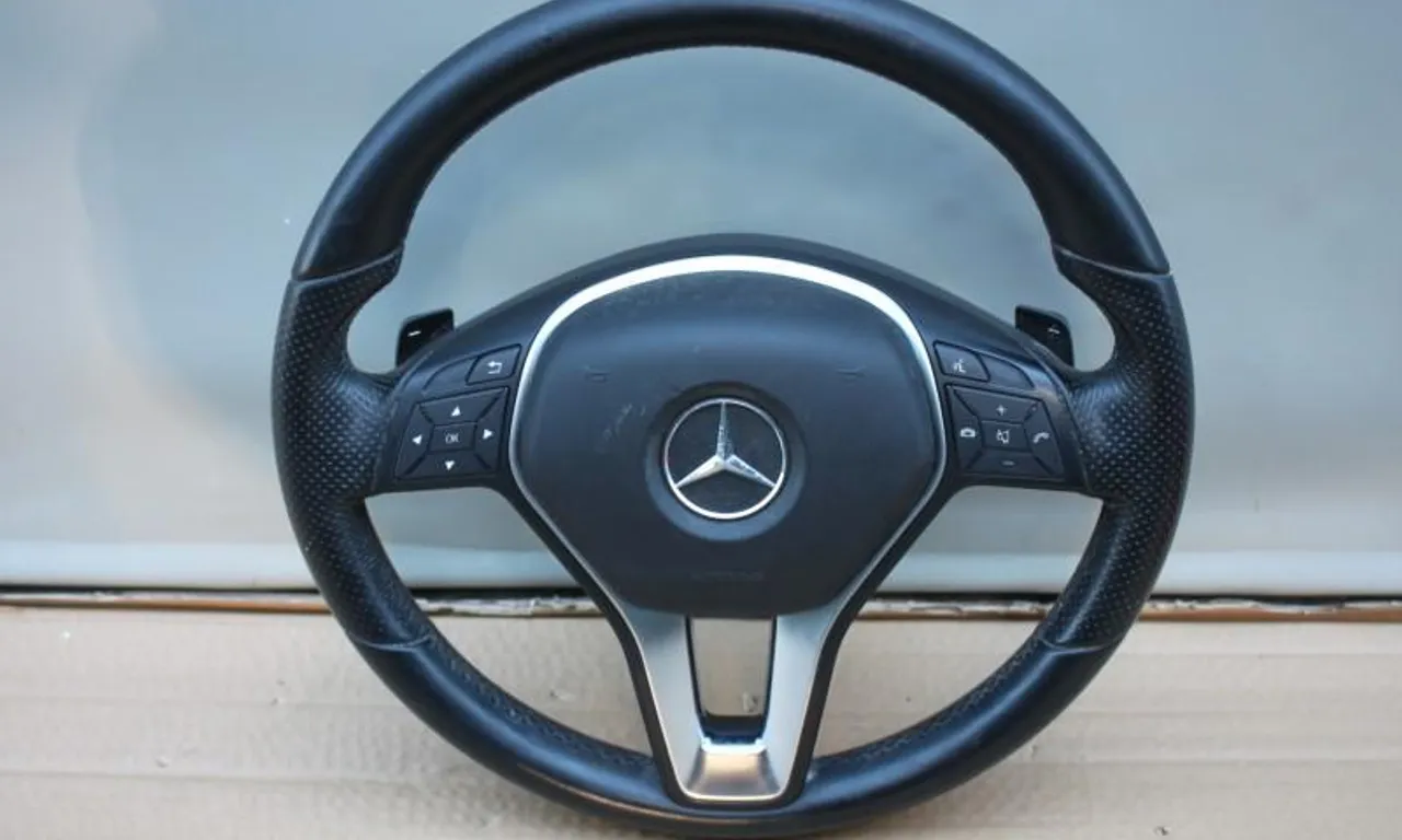 Volan din piele cu comenzi si padele MERCEDES CLS 2017-null